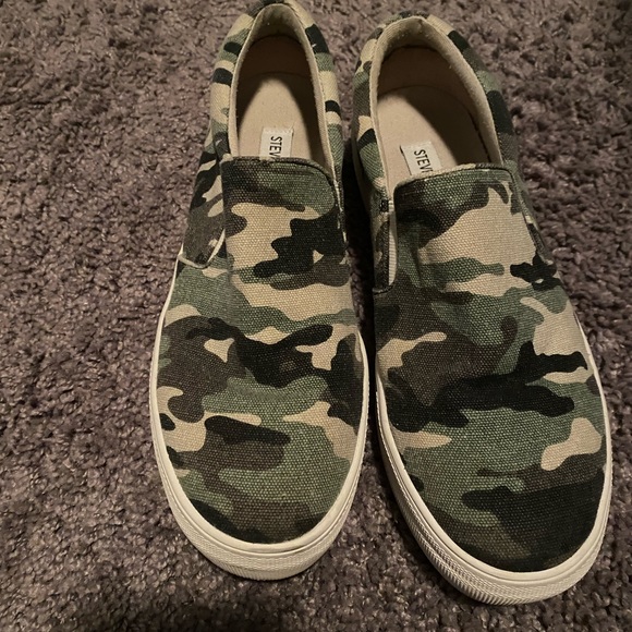 Steve madden camo slip ons - Picture 1 of 2